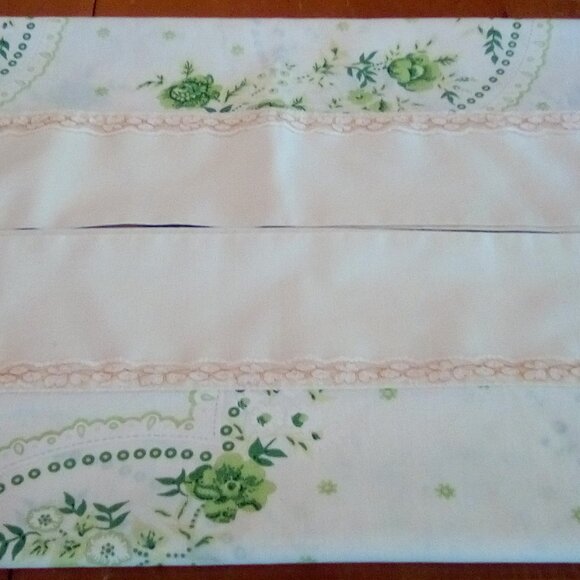 Cutter Linens/Caldwell Pillowcases to Repurpose for Quilts and More - Set of 2 - Picture 5 of 7